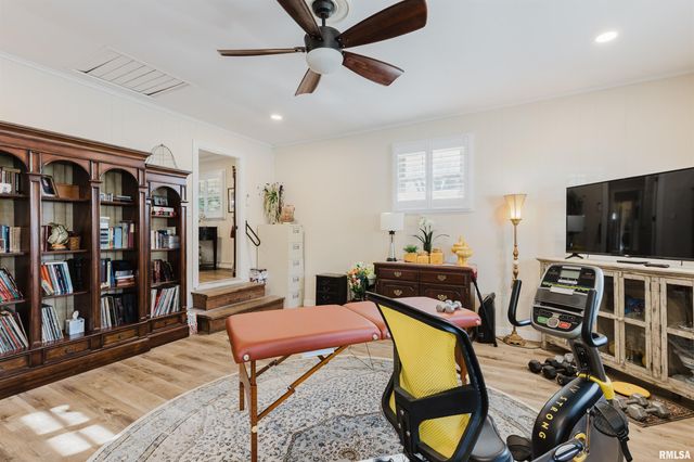 100 Prairie Road, Carterville, IL 62918