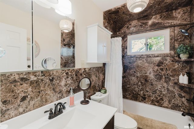 100 Prairie Road, Carterville, IL 62918