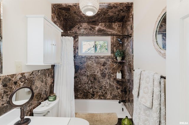 100 Prairie Road, Carterville, IL 62918