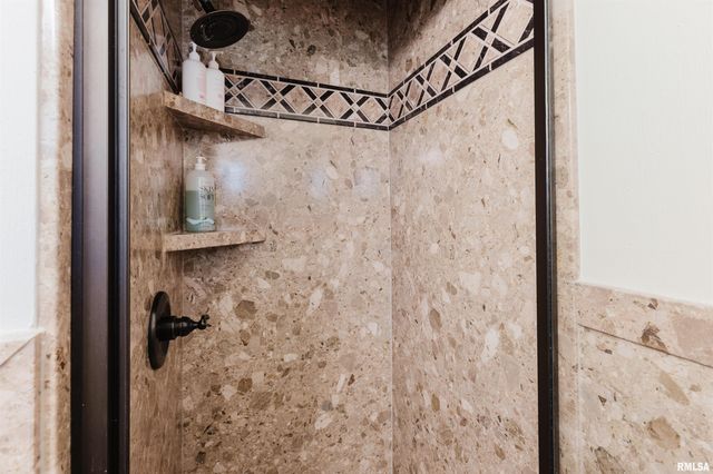 100 Prairie Road, Carterville, IL 62918