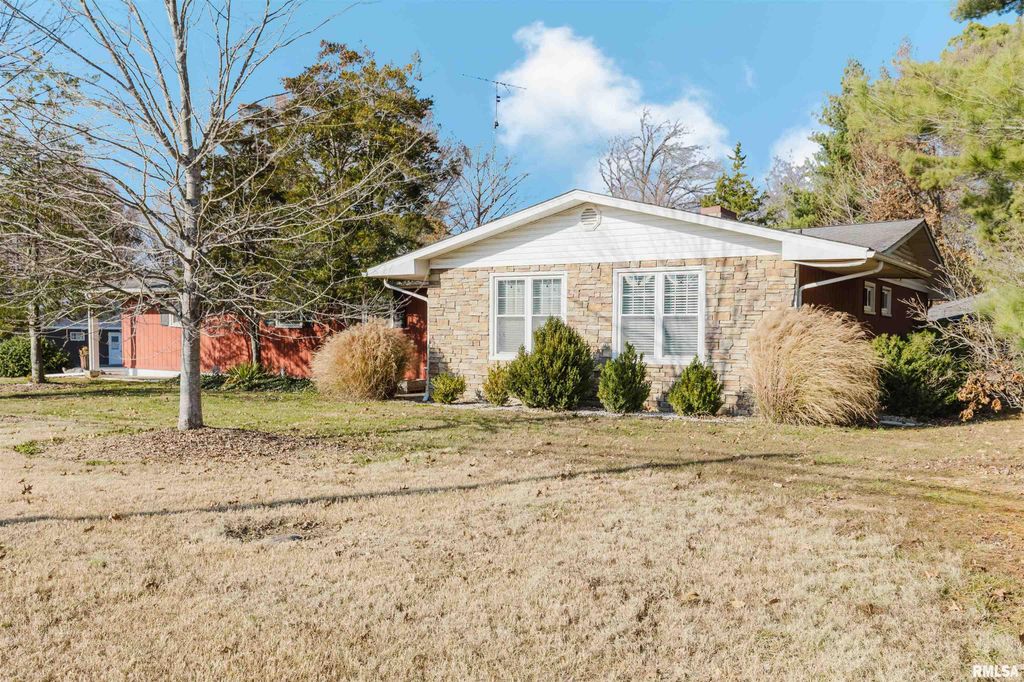 100 Prairie Road, Carterville, IL 62918