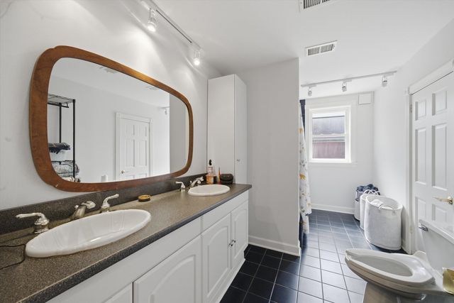 4542 N Ashland Avenue, Chicago, IL 60640