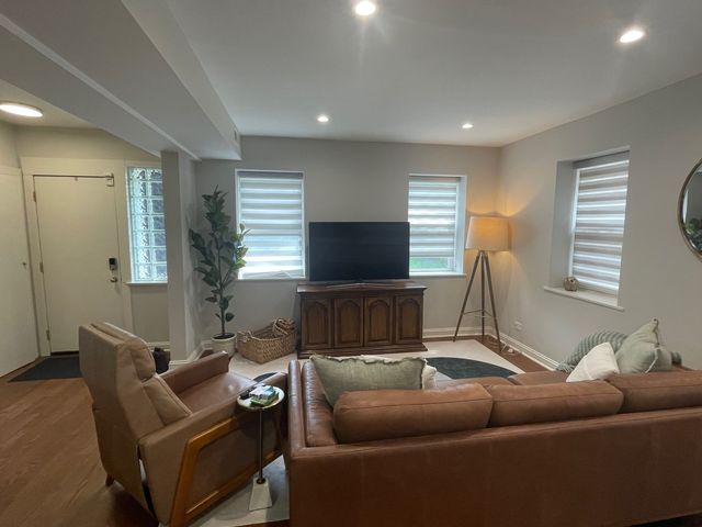 4542 N Ashland Avenue, Chicago, IL 60640