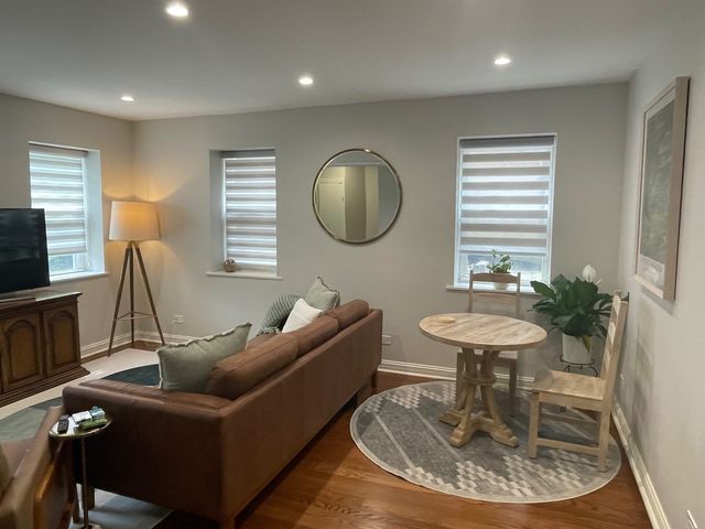 4542 N Ashland Avenue, Chicago, IL 60640