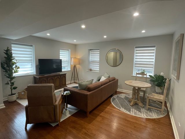 4542 N Ashland Avenue, Chicago, IL 60640