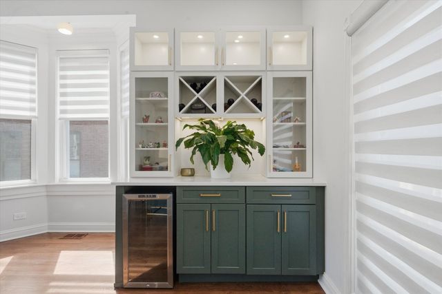 4542 N Ashland Avenue, Chicago, IL 60640