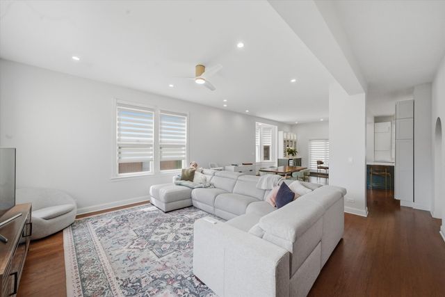 4542 N Ashland Avenue, Chicago, IL 60640