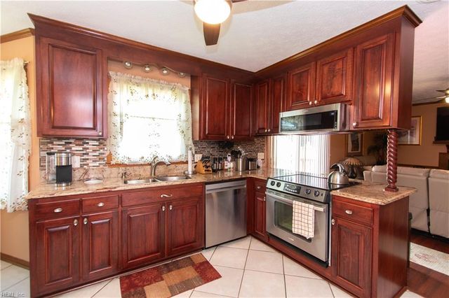 10 Steeplechase LOOP, Hampton, VA 23666