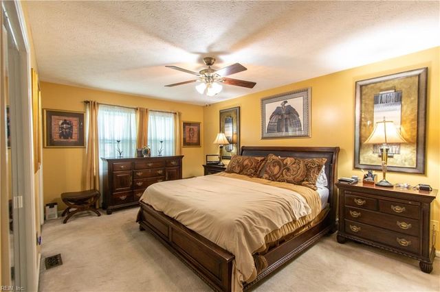 10 Steeplechase LOOP, Hampton, VA 23666