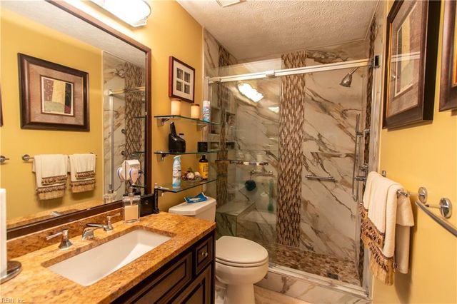 10 Steeplechase LOOP, Hampton, VA 23666