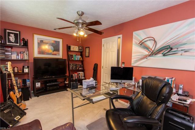 10 Steeplechase LOOP, Hampton, VA 23666