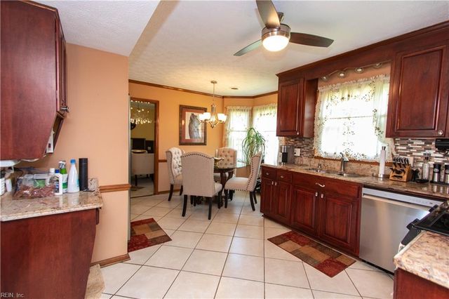 10 Steeplechase LOOP, Hampton, VA 23666