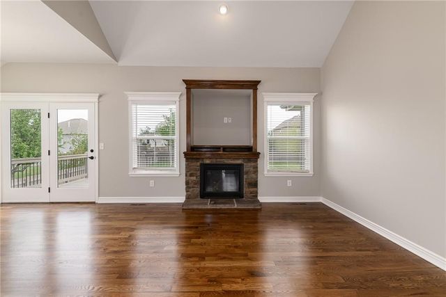 15418 Meyer Drive, Basehor, KS 66007