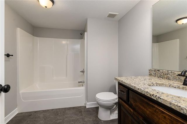 15418 Meyer Drive, Basehor, KS 66007