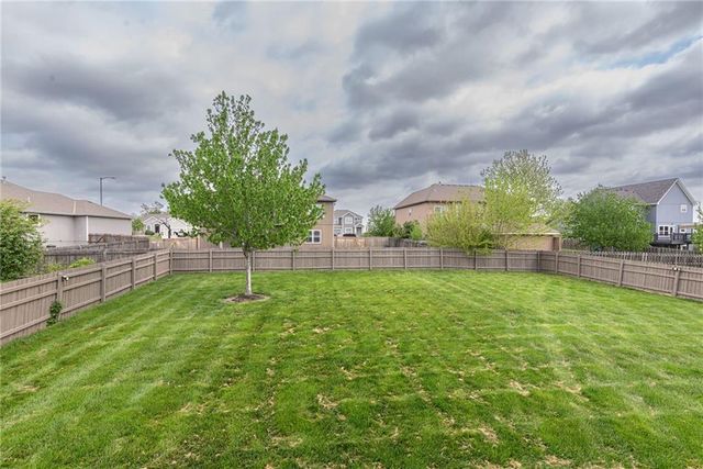 15418 Meyer Drive, Basehor, KS 66007