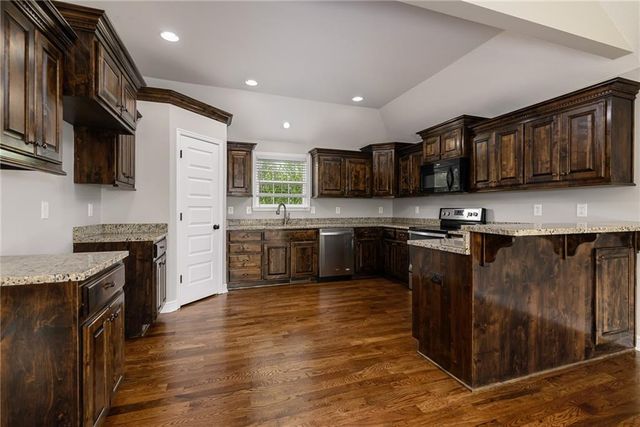 15418 Meyer Drive, Basehor, KS 66007