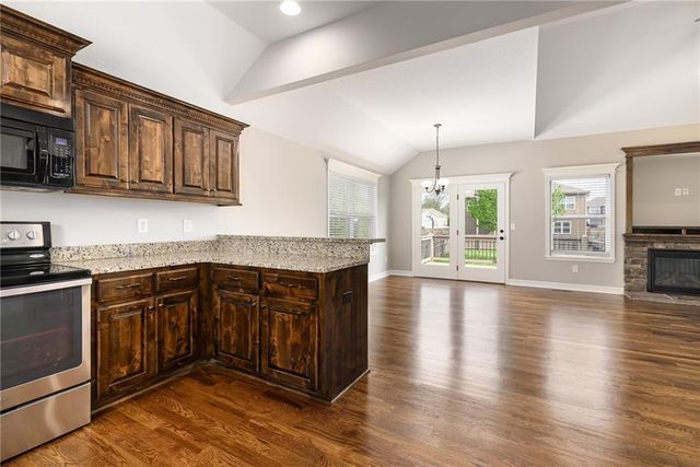 15418 Meyer Drive, Basehor, KS 66007