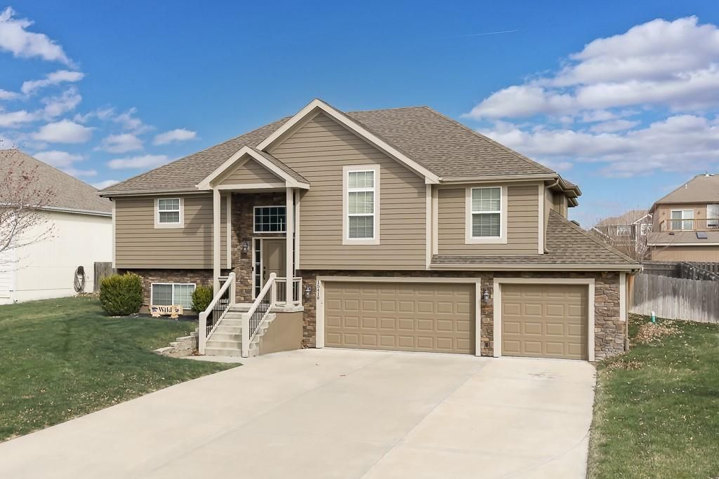 15418 Meyer Drive, Basehor, KS 66007