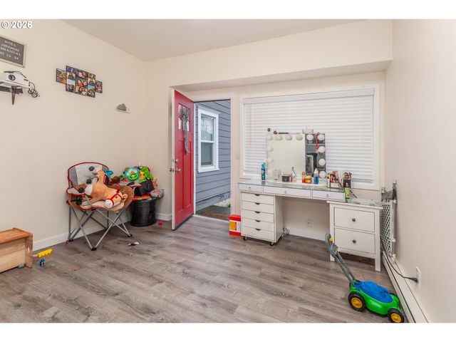 1385 HINES St, Salem, OR 97302