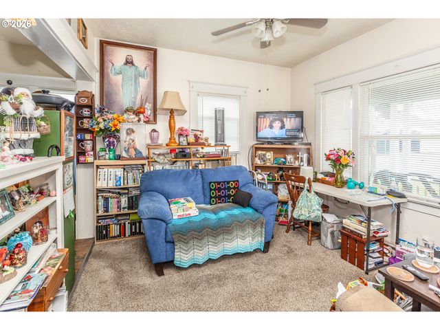 1385 HINES St, Salem, OR 97302