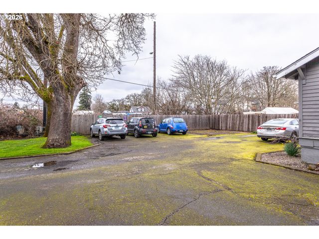 1385 HINES St, Salem, OR 97302