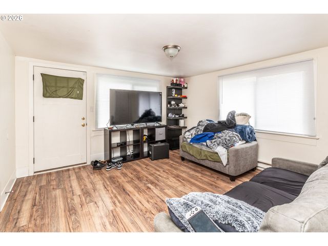 1385 HINES St, Salem, OR 97302