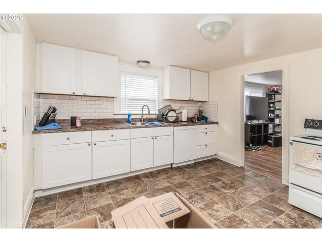 1385 HINES St, Salem, OR 97302