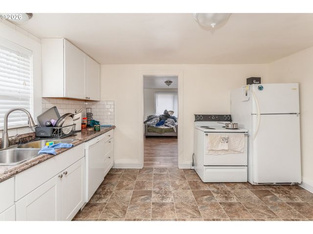 1385 HINES St, Salem, OR 97302