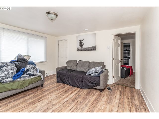 1385 HINES St, Salem, OR 97302