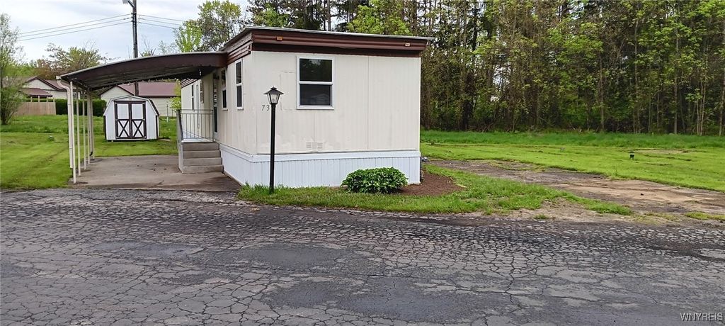 73 Andrus Circle, Hanover, NY 14136