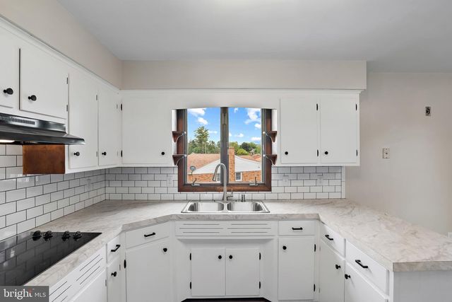136 PAUL ST, Hanover, PA 17331