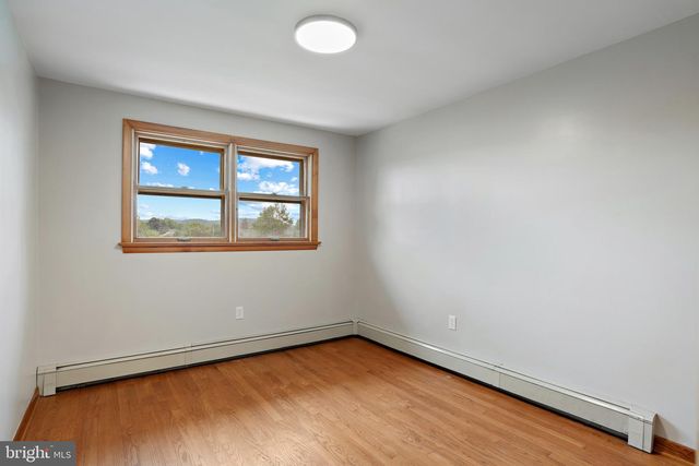 136 PAUL ST, Hanover, PA 17331