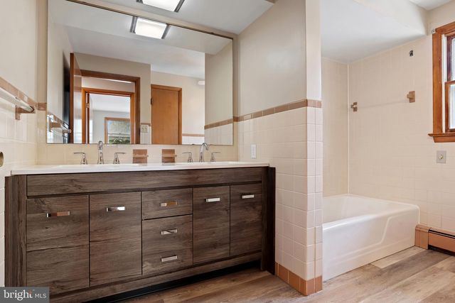 136 PAUL ST, Hanover, PA 17331