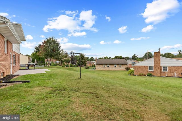 136 PAUL ST, Hanover, PA 17331