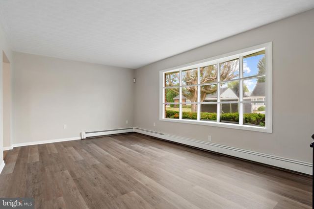 136 PAUL ST, Hanover, PA 17331