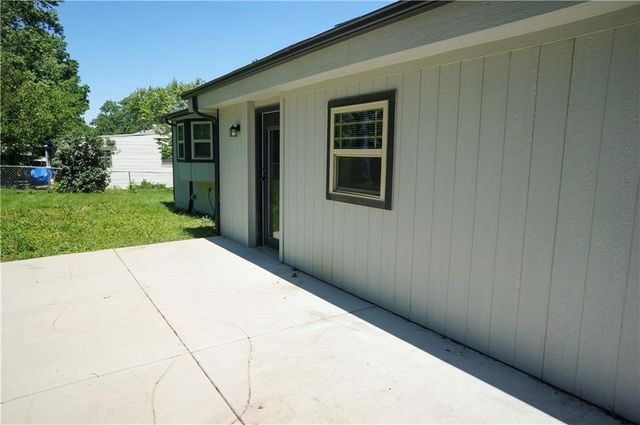 1000 S Trail Ridge Drive E, Independence, MO 64050