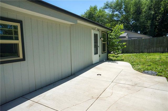 1000 S Trail Ridge Drive E, Independence, MO 64050