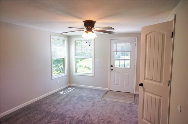 1000 S Trail Ridge Drive E, Independence, MO 64050