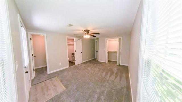 1000 S Trail Ridge Drive E, Independence, MO 64050