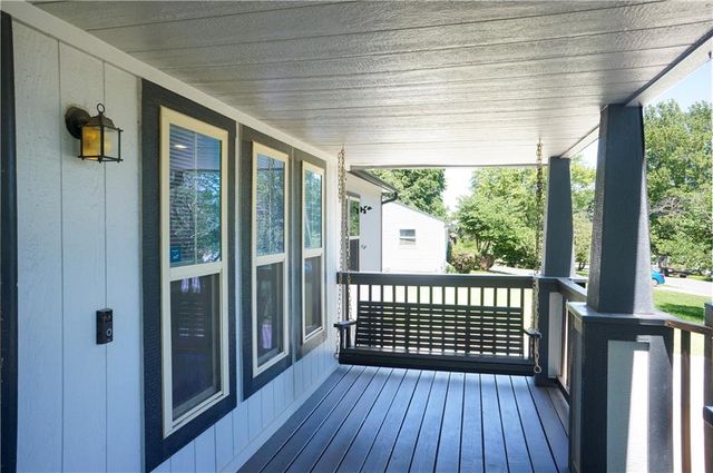 1000 S Trail Ridge Drive E, Independence, MO 64050