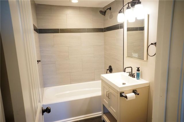 1000 S Trail Ridge Drive E, Independence, MO 64050
