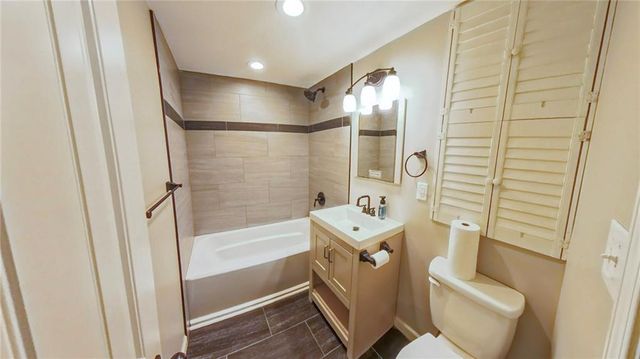 1000 S Trail Ridge Drive E, Independence, MO 64050