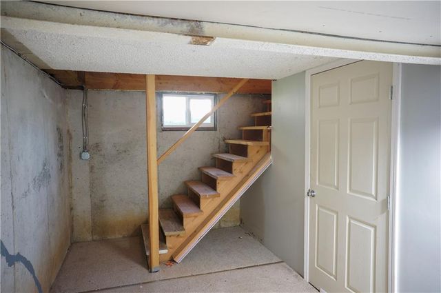 1000 S Trail Ridge Drive E, Independence, MO 64050