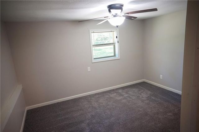 1000 S Trail Ridge Drive E, Independence, MO 64050