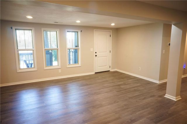 1000 S Trail Ridge Drive E, Independence, MO 64050