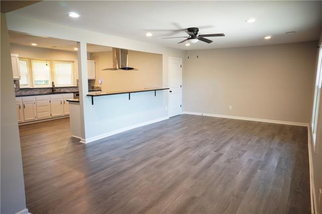 1000 S Trail Ridge Drive E, Independence, MO 64050