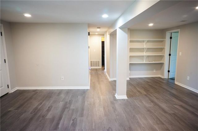 1000 S Trail Ridge Drive E, Independence, MO 64050