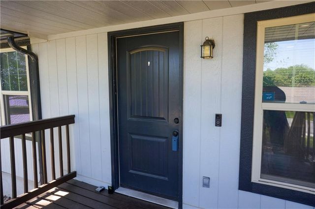 1000 S Trail Ridge Drive E, Independence, MO 64050