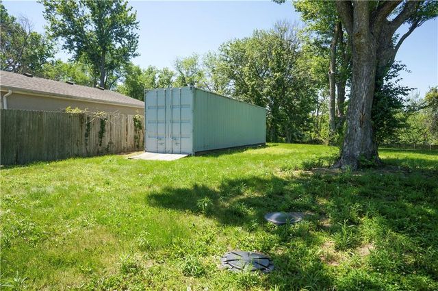 1000 S Trail Ridge Drive E, Independence, MO 64050