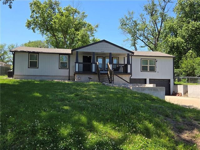1000 S Trail Ridge Drive E, Independence, MO 64050